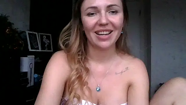 AngelinaLove28 webcam