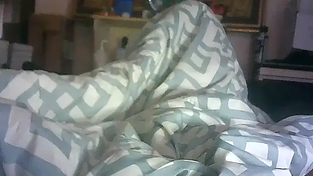 ON3YOULLN3VER_FIR3 webcam