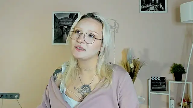 AdelinaMaddalena webcam