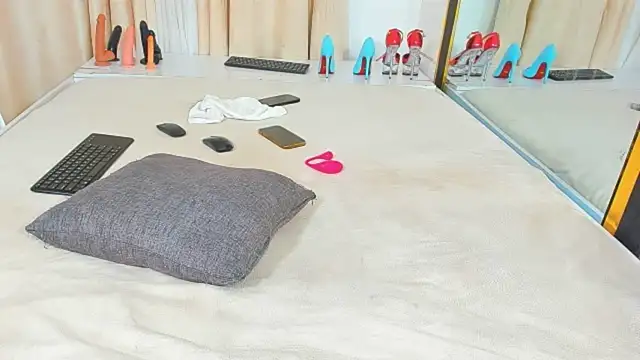 CREAMY_BUBBLEGUM webcam