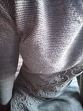 QWEEN7B webcam stripchat model stream image