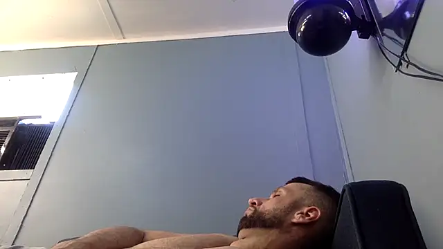 sexyhotstud12 webcam