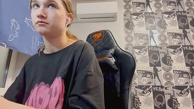 helgicuteness webcam