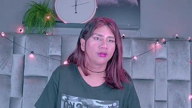 AbigailLenox__ webcam