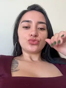 Webcam Model (preetypeach)  is live.Free join now!