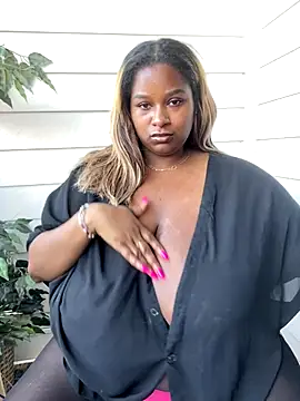 BigFineSelena webcam