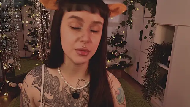 MichaellaMoon webcam