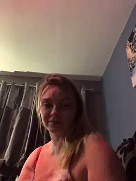 Webcam Model (Sky25x)  is live.Free join now!