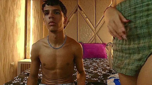 Hotcouple_222 webcam