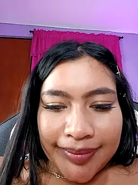 LunaaRosse webcam