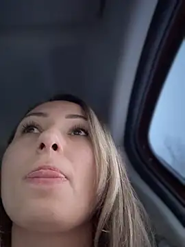 LetsFunKARINA webcam