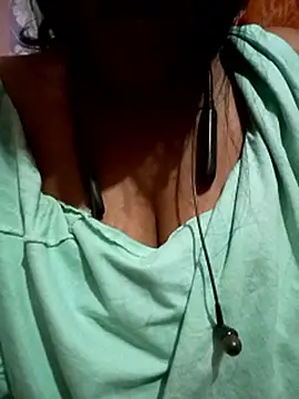 kaviyaponnu0987 webcam