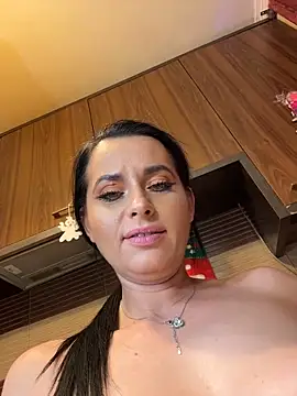 Hotmomcheckk_ webcam