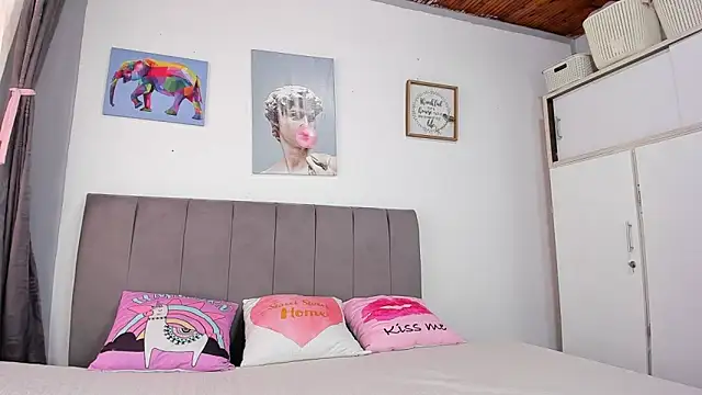 naughtyloverss webcam