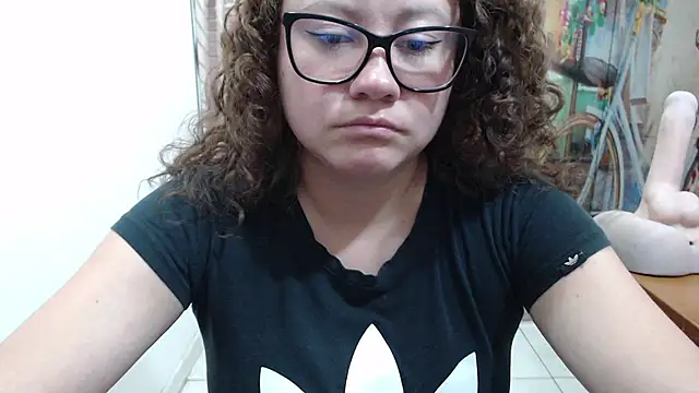 curly_greeneyed webcam