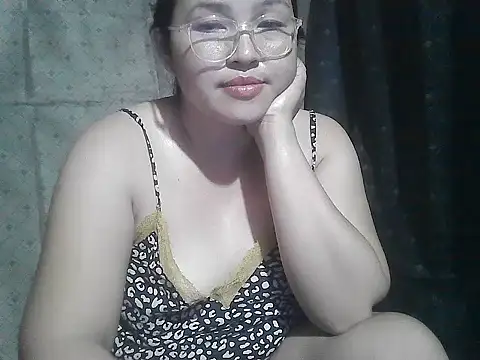 yummy_jyra02167 webcam