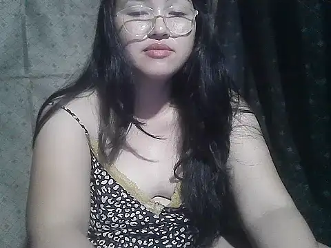 yummy_jyra02167 webcam