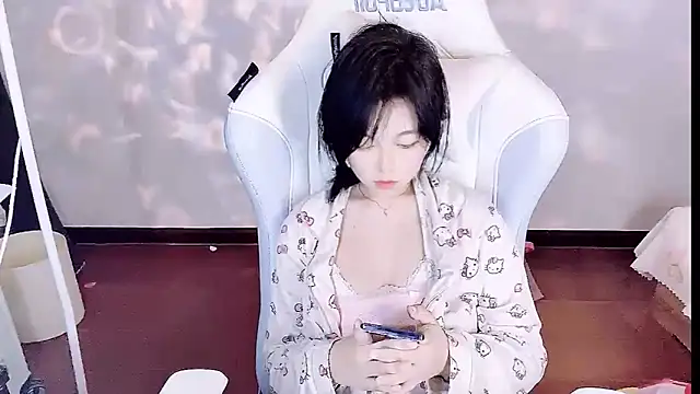 美女-huahua-在线直播