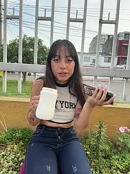 Webcam Model (Mia_fiire)  is live.Free join now!