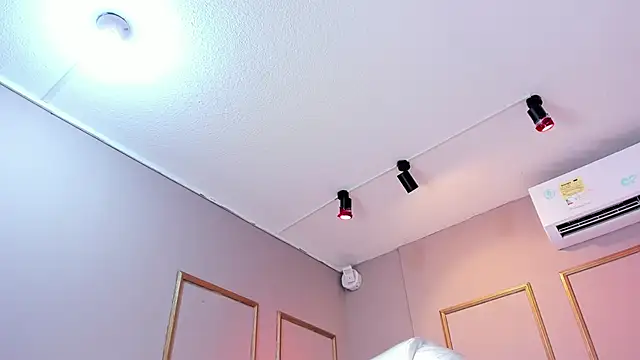 NahimiThompson webcam