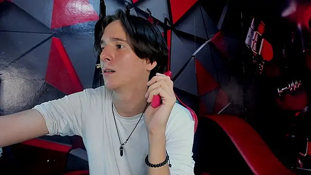 aaron_latinmen2 - Aaron_LatinMen2's free webcam - UK Sex Cams