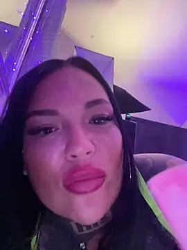 _MelinaCurves_ webcam