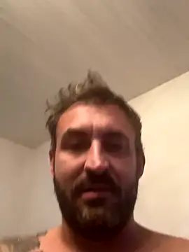 lauzgueg42 (Ask my age) - Ma première fois ici !