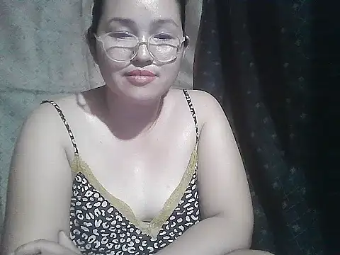 yummy_jyra02167 webcam