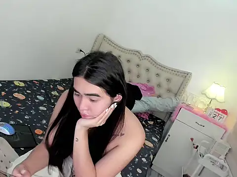 nica_doll webcam