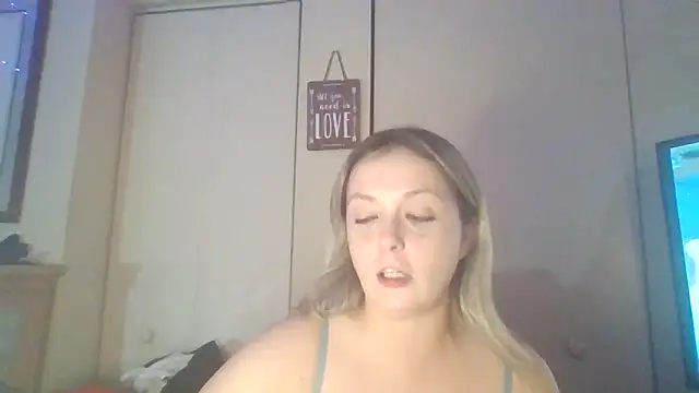 Candykissesxoxo webcam