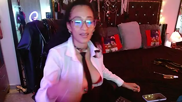 AmelieMartinez webcam