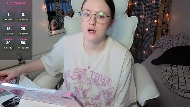 urstripchatgf webcam