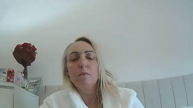 theblondecocklover webcam