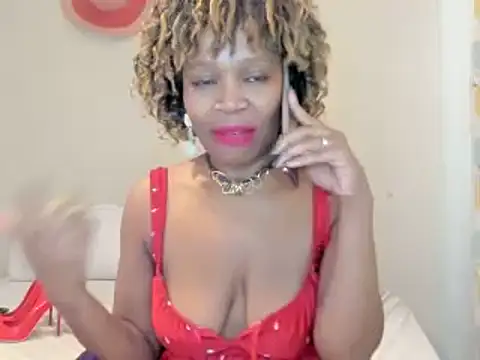 AfricanSquirtingQueen webcam