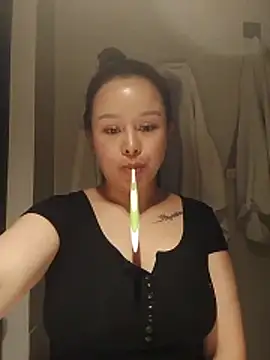 Christine-le1 webcam