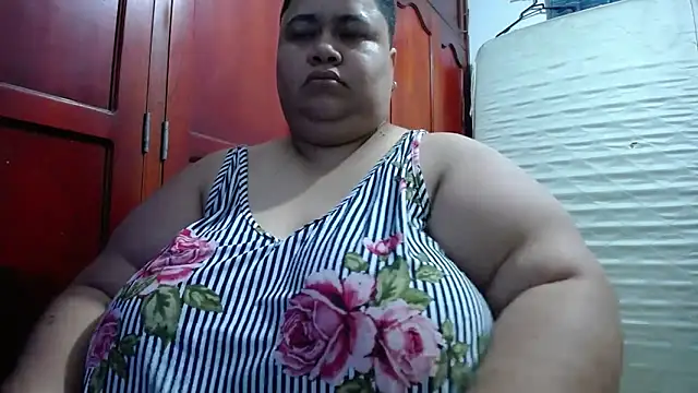 hotlesby4uxxx webcam