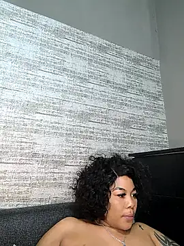 Webcam Model (ExclusiveLeexx)  is live.Free join now!