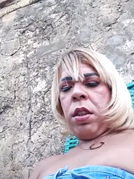 blondebitchlitle webcam