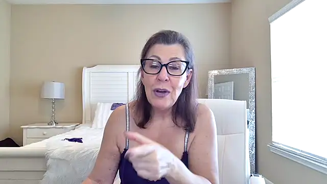 hottxgilfmaggie - HotTxGilfMaggie's free webcam