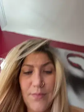 LittleMissEeve webcam