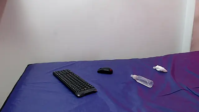 evaleribigtits18 webcam