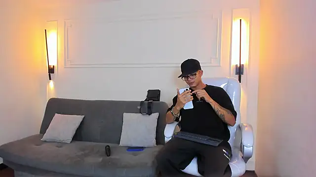 Paradise_boy_s webcam