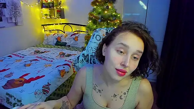 CrazyBitchInLace webcam