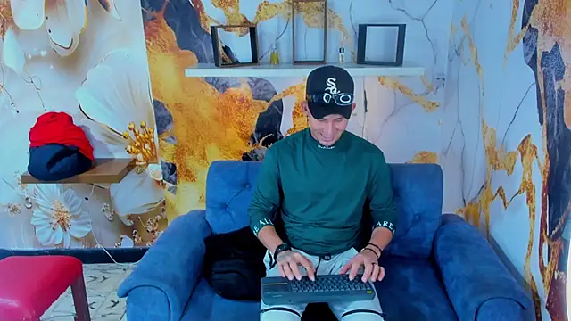 Chuck_LatinBoy webcam