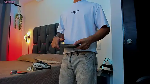 noah_corvelle webcam