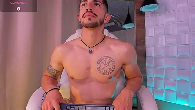 AlejandroStormm webcam