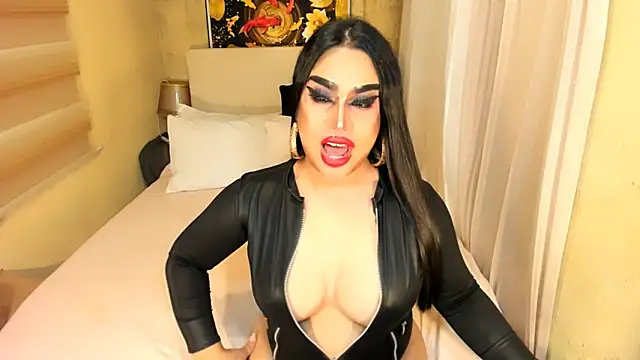 RavennaMiller Live Webcam on Stripchat