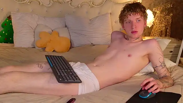 travis_clas (M twink) - completely naked in public