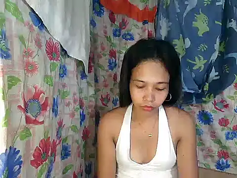 PinaySkinnyGirl webcam