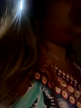 BigFineSelena webcam